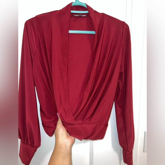 New, never worn beautiful burgundy top - Picture 3 of 3